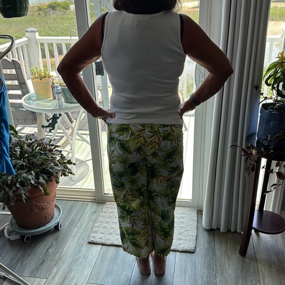Women’s size 10 Liz Claiborne beachy pants pockets all around, 2 front, 2 back - Picture 2 of 7